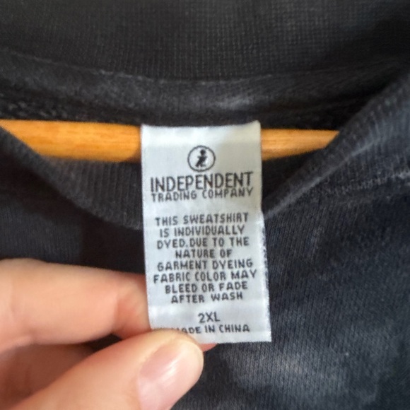 ACOTAR A Court of Thorns and Roses Book ‘Night Court’ Pytherian Crewneck Sweater - Picture 4 of 4